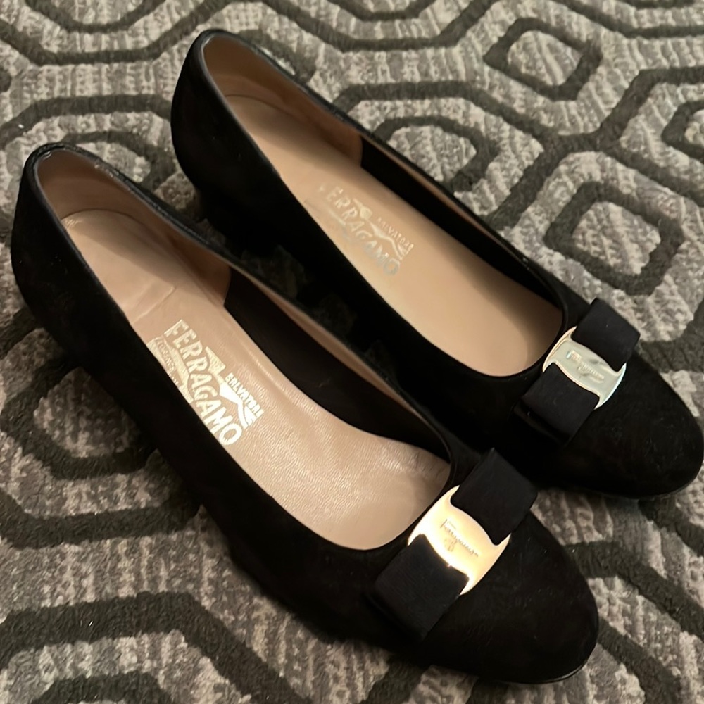 Black suede AUTHENTIC Salvatore Ferragamo shoe. Size 9. Classic, like new.